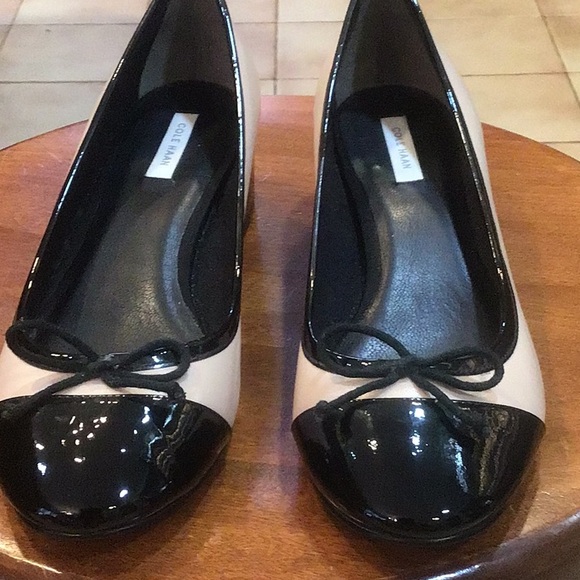 COLE HAAN SHOES - Picture 1 of 9